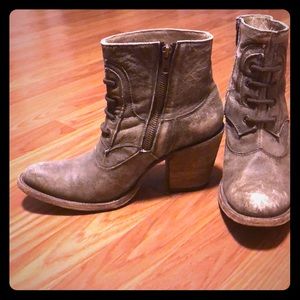 💕💕GORGEOUS Cirlcle G by Corral zip up Booties